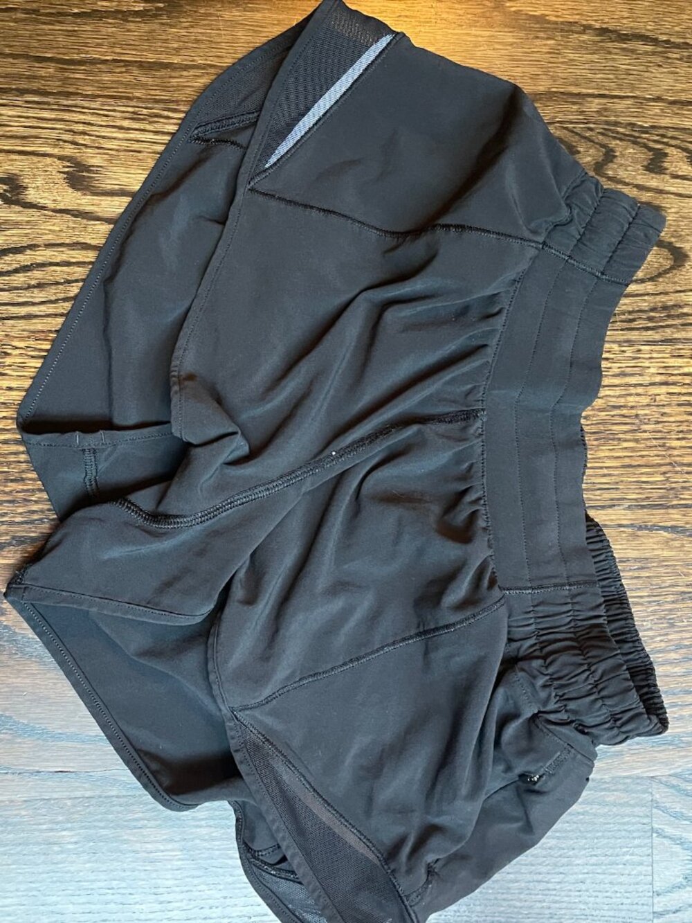 Lululemon Black Hotty Hot Size 4 Shorts 2.5" Low Rise